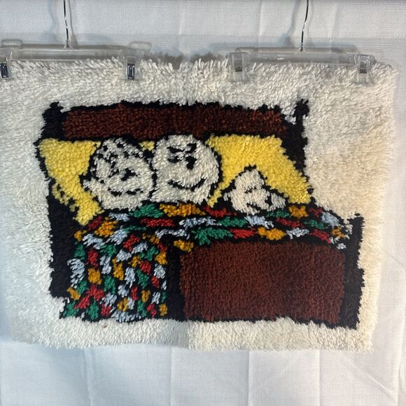 Peanuts‎ Snoopy Charlie Brown And Linus 70s Latch Hook 27”x20” Vintage - Picture 2 of 4